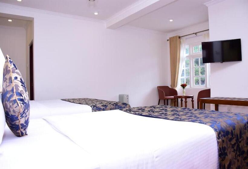 Deluxe Triple Room, Mirage Kings Cottage