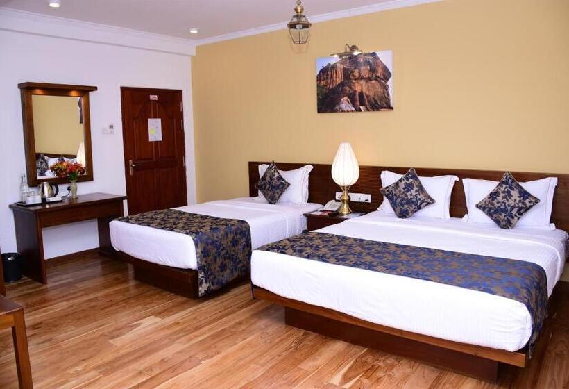 Deluxe Triple Room, Mirage Kings Cottage