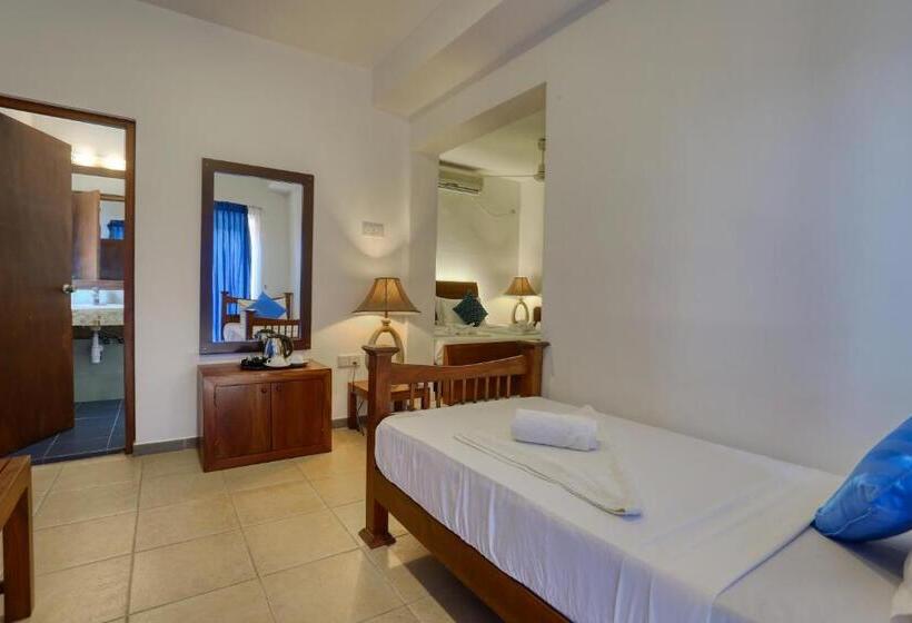 اتاق استاندارد سه نفره, Mount Marina Villas 12