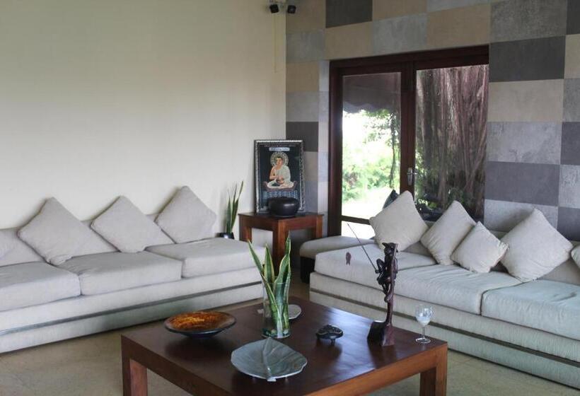 اتاق استاندارد سه تخته با چشم‌انداز استخر, Mount Marina Villas 12
