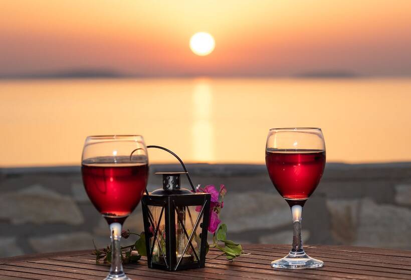 سوییت جونیور با چشم‌انداز دریا, Iliada Suites  Adults Only