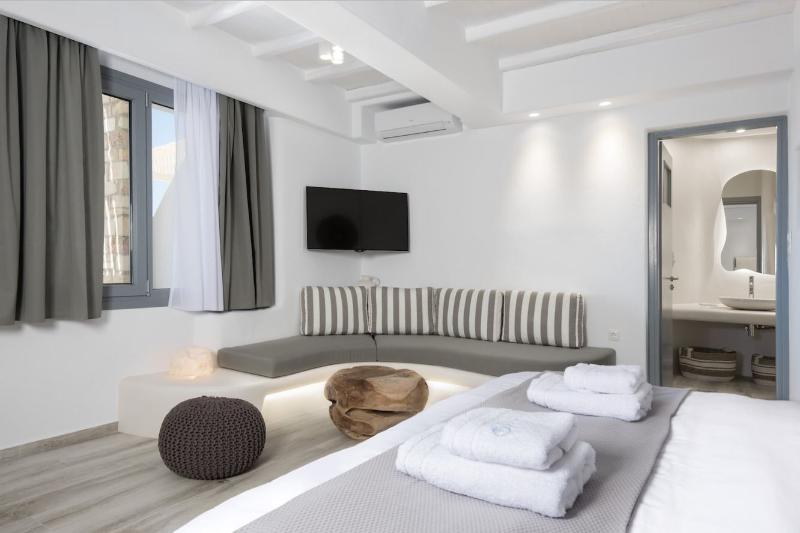سوییت جونیور با چشم‌انداز دریا, Iliada Suites  Adults Only