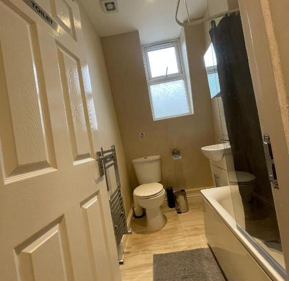 Номер Стандарт Трехместный, Kensington Guest Rooms 98