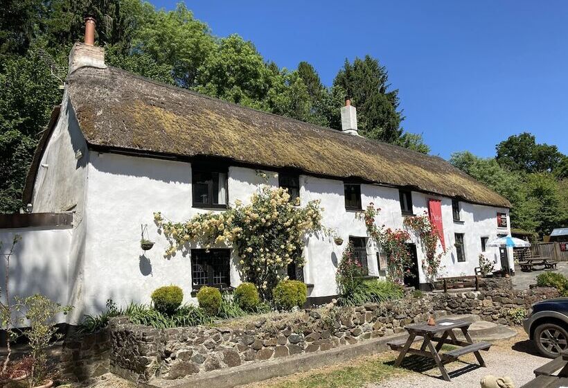 标准三人间, The Cridford Inn