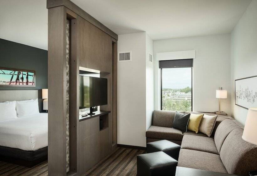 מיטת קינג בסוויטה, Hyatt House Anchorage