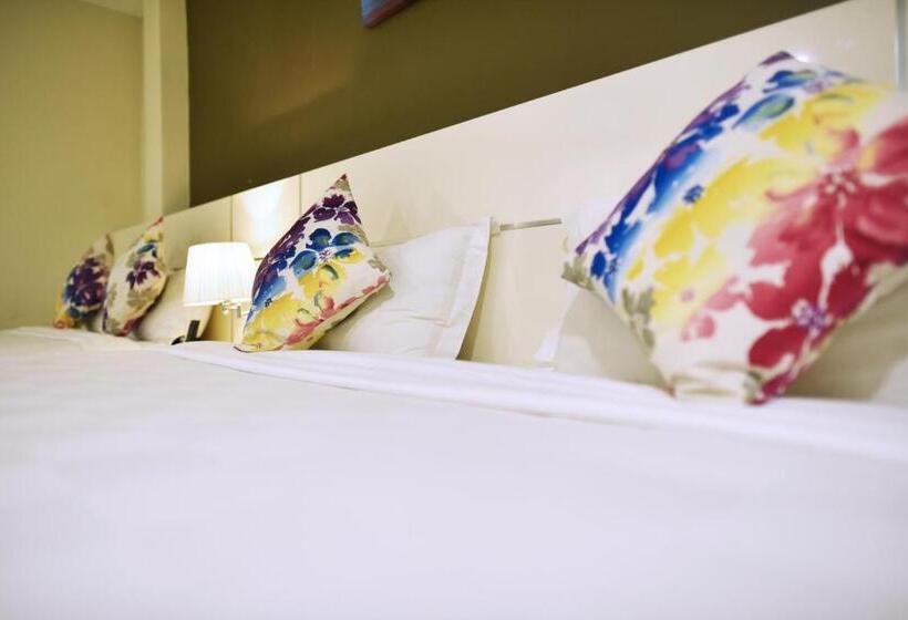 اتاق لوکس خانوادگی, Mornington Hotel Bukit Permata