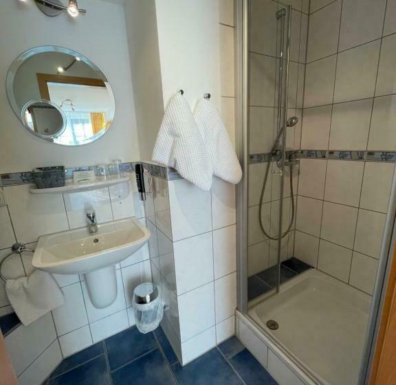 Номер Стандарт, Gasthaus Felsenwastl
