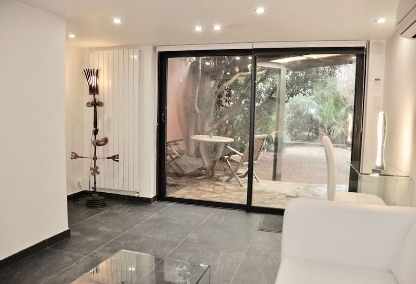 اتاق اکونومی, Villa Hippocampe