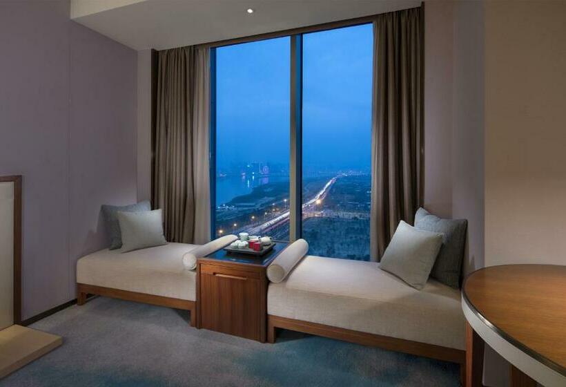 キングサイズベッドのデラックスルーム, Hilton Quanzhou Riverside