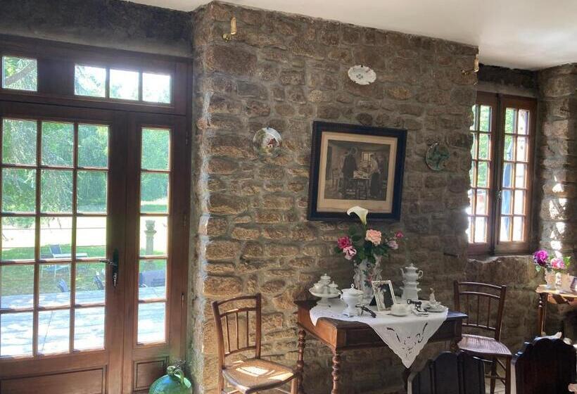 Семейный Номер, La Forge De La Coudraie