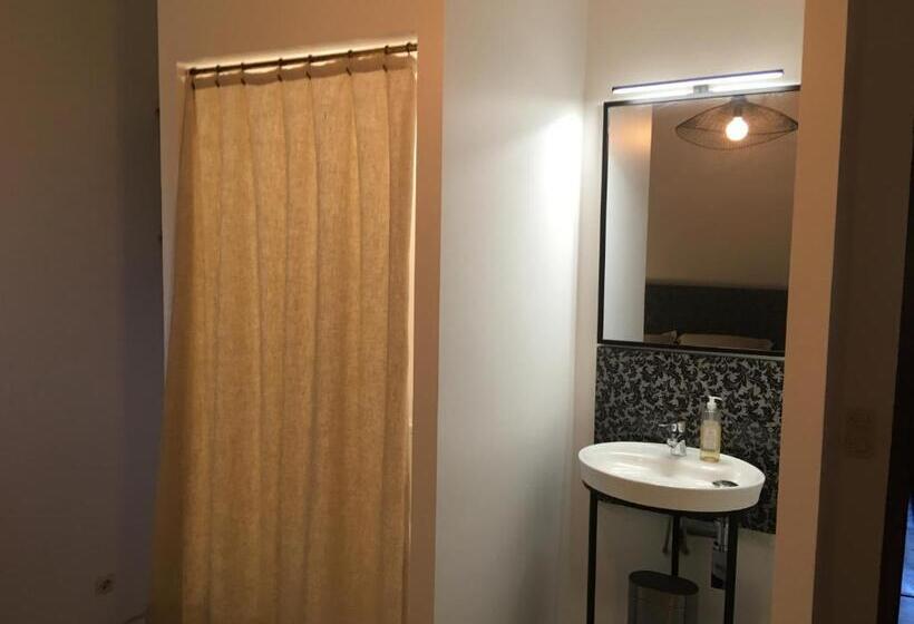 Дом 4 Спальни, La Forge De La Coudraie