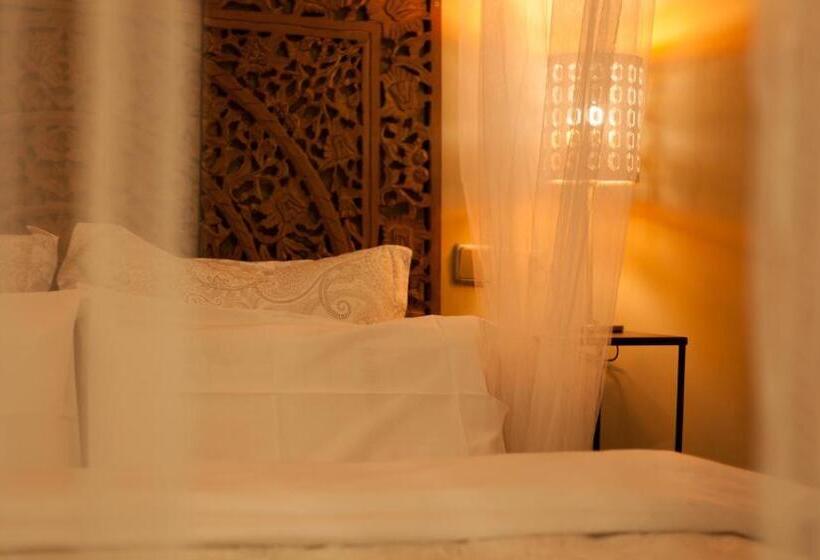 اتاق سوپریور با بالکن, Abracadabra Suites