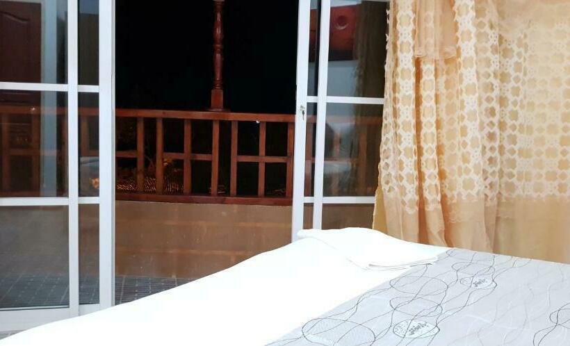 اتاق لوکس با بالکن و چشم‌انداز دریا, Arora Inn