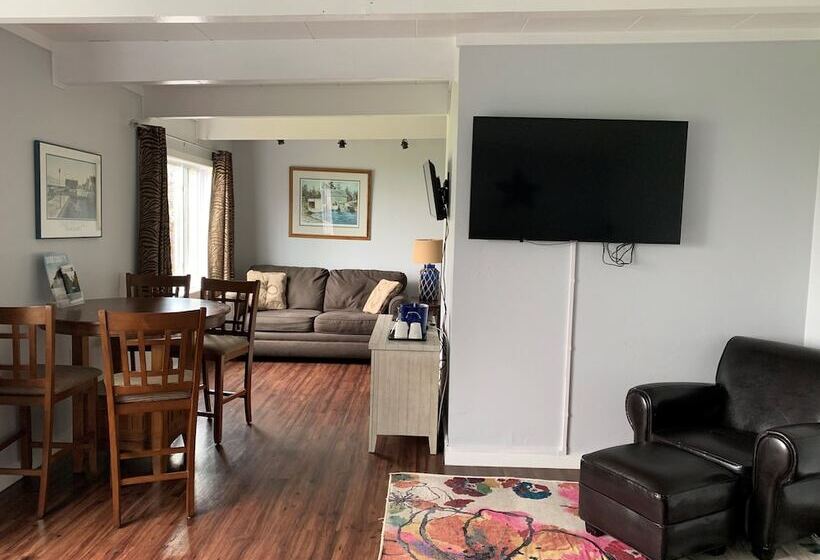 Семейный Номер, Beachfront Inn
