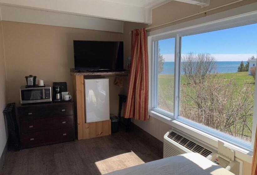 Семейный Номер, Beachfront Inn