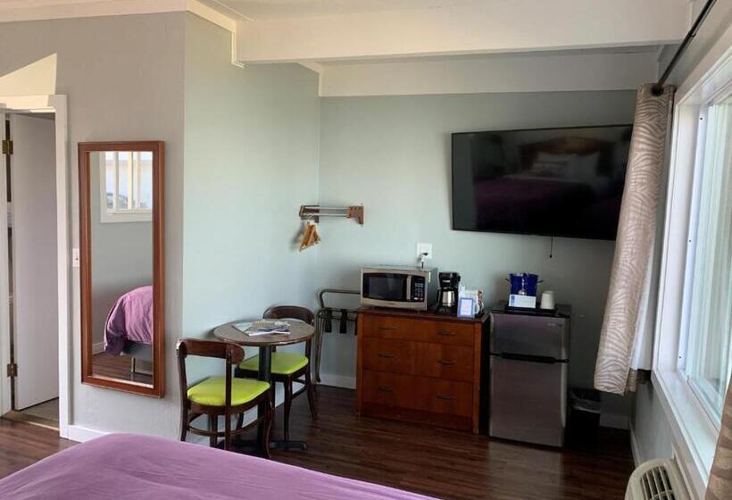 Четырехместный Номер Стандарт, Beachfront Inn