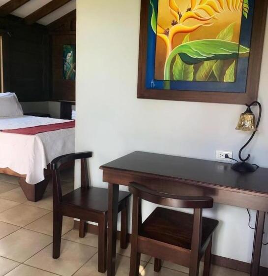 标准间带露台, Colinas Del Miravalles Hotel & Hot Springs