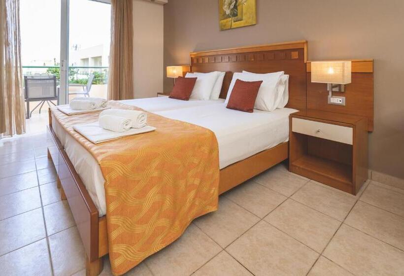 Studio Superior, Helios Apartments