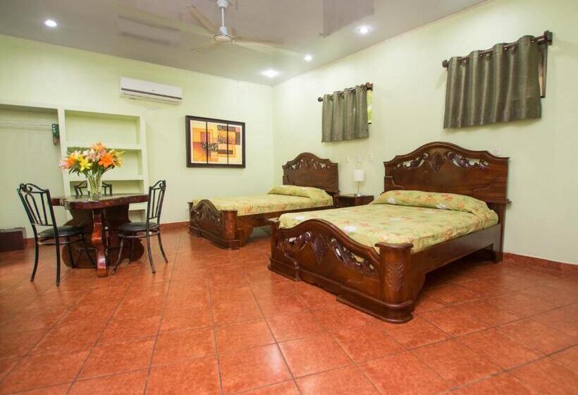 Четырехместный Номер Стандарт с Балконом, Oceanfront Hotel Verde Mar Direct Access To The Beach