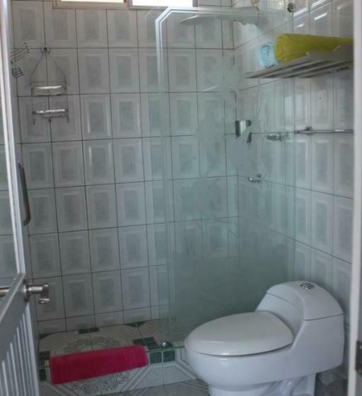 اتاق خانوادگی با چشمانداز دریا, Stefany's Lodging