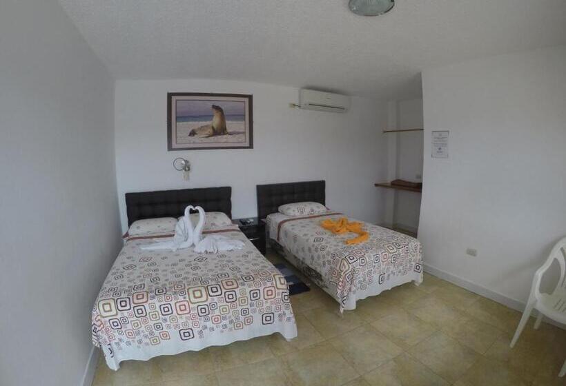 Трехместный Номер Стандарт Вид на Бассейн, Stefany's Lodging