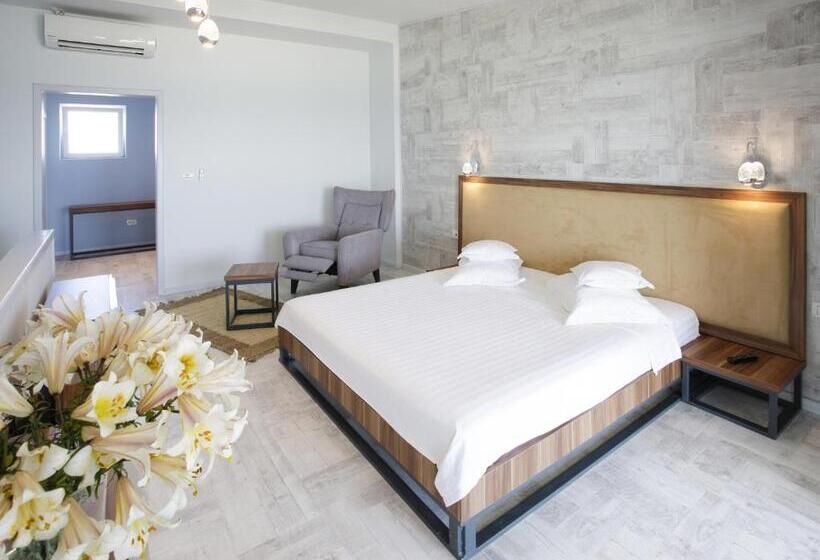 سوییت دوبلکس, Nautic Luxury Club