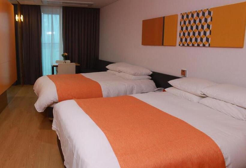 Семейный Номер Вид на Море, Co Op City Hotel Seongsan