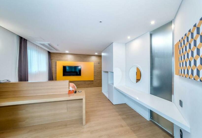 Номер Executive Вид на Море, Co Op City Hotel Seongsan