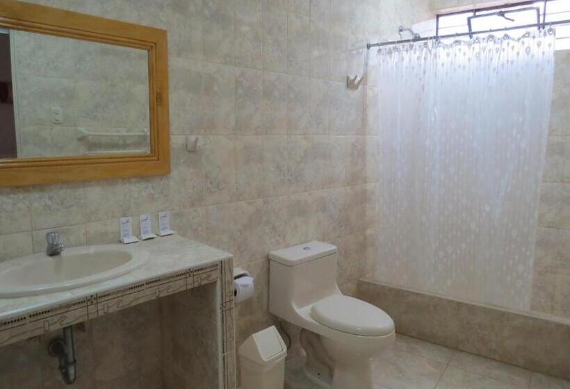 غرفة قياسية ثلاثية, Las Flores