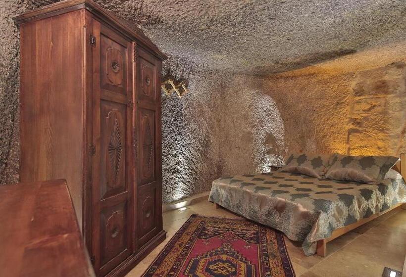 ファミリールーム, Shoestring Cave House