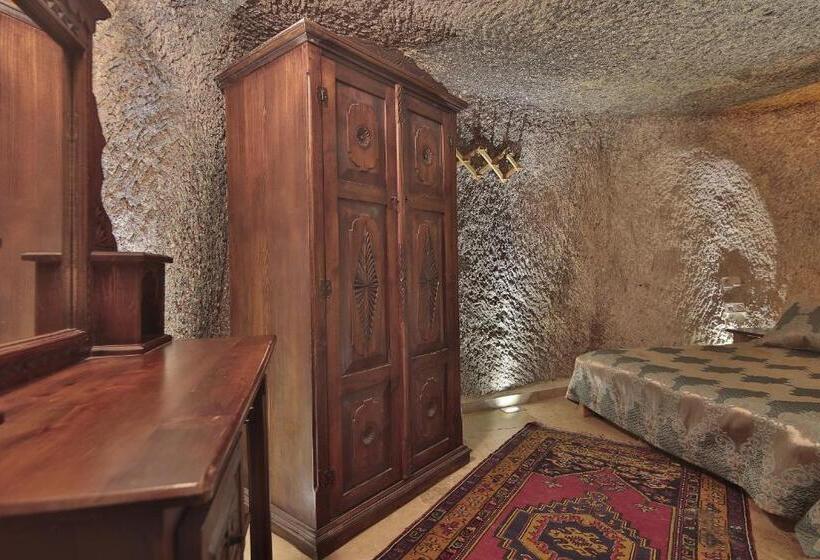اتاق خانوادگی, Shoestring Cave House