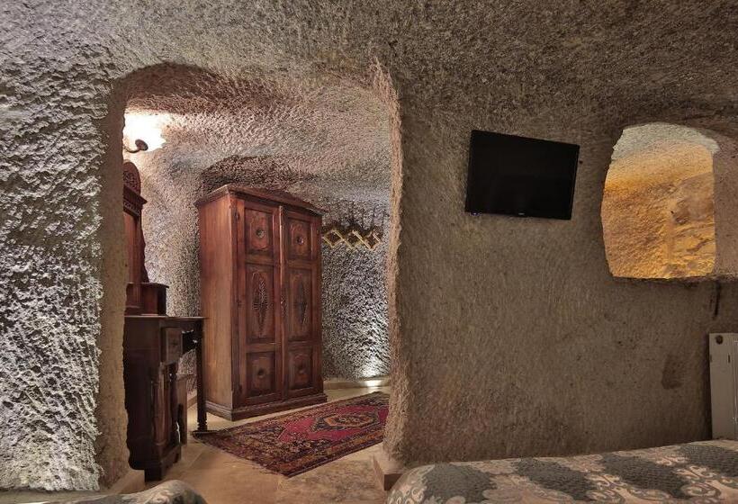 ファミリールーム, Shoestring Cave House