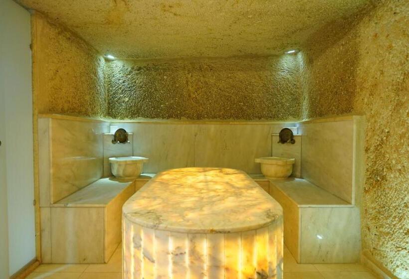 سوئیت با بالکن, Shoestring Cave House