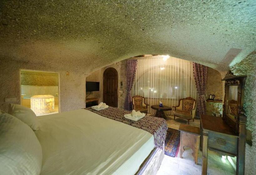 جناح مزوَّد بشرفة, Shoestring Cave House