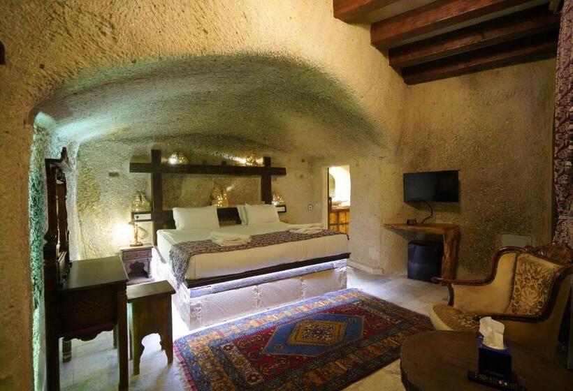 جناح مزوَّد بشرفة, Shoestring Cave House