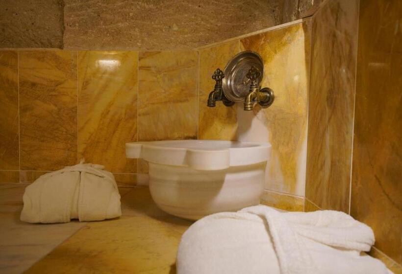 سوییت, Shoestring Cave House