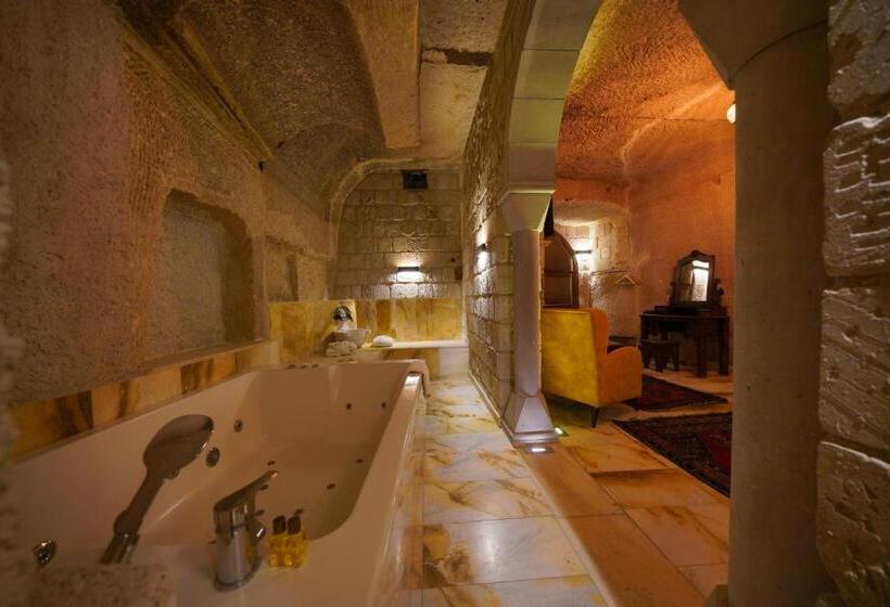 سوییت, Shoestring Cave House