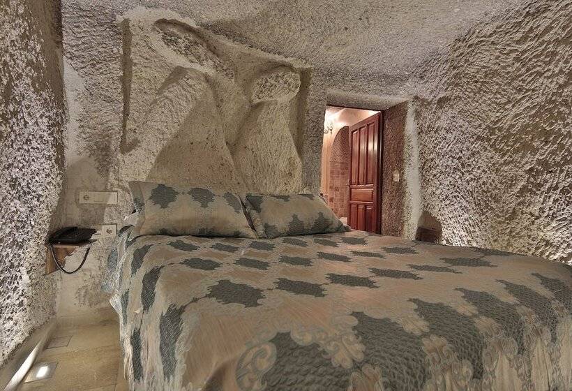 スタンダードルーム, Shoestring Cave House