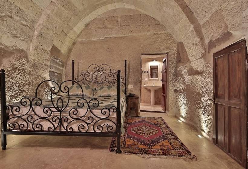 اتاق استاندارد, Shoestring Cave House
