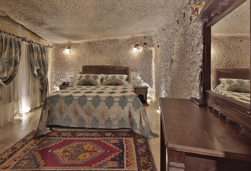 اتاق لوکس, Shoestring Cave House