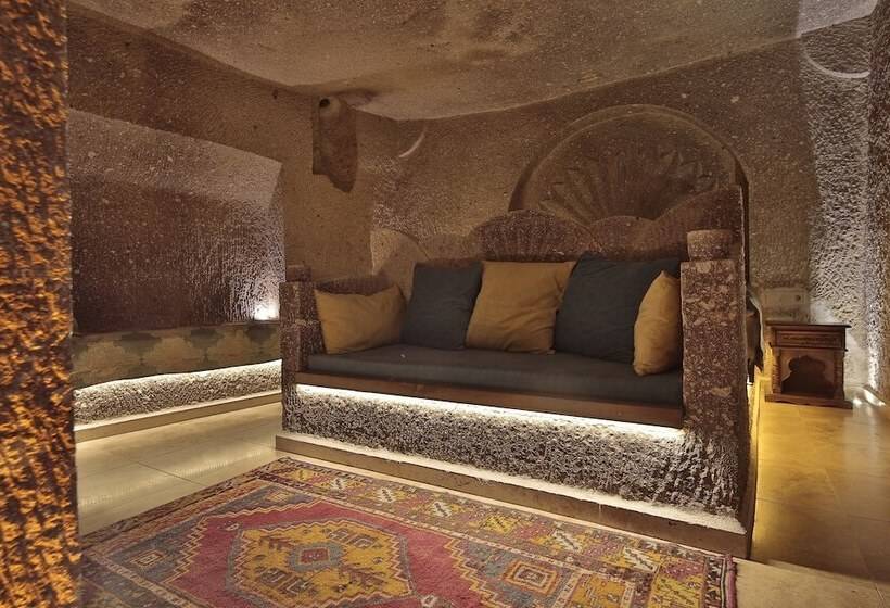 سوییت, Shoestring Cave House
