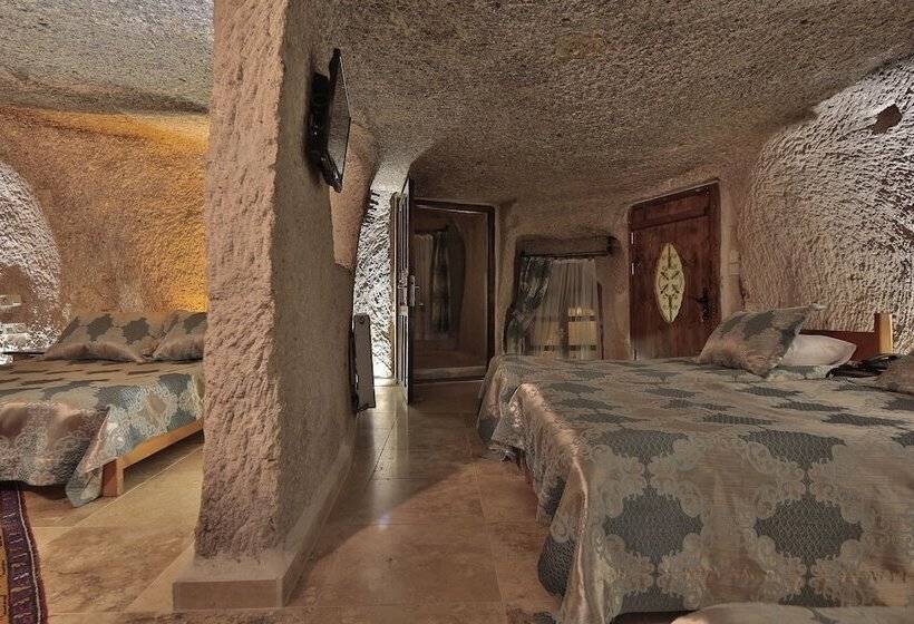 اتاق خانوادگی, Shoestring Cave House