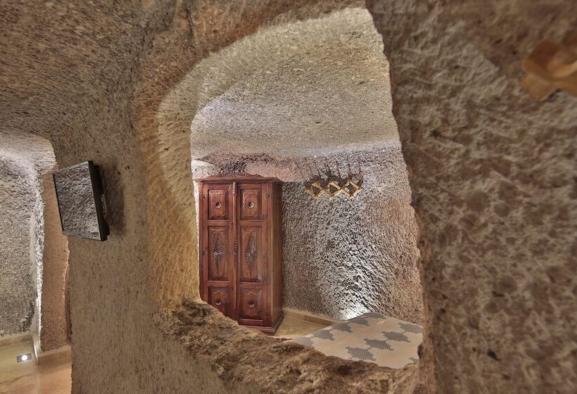 ファミリールーム, Shoestring Cave House