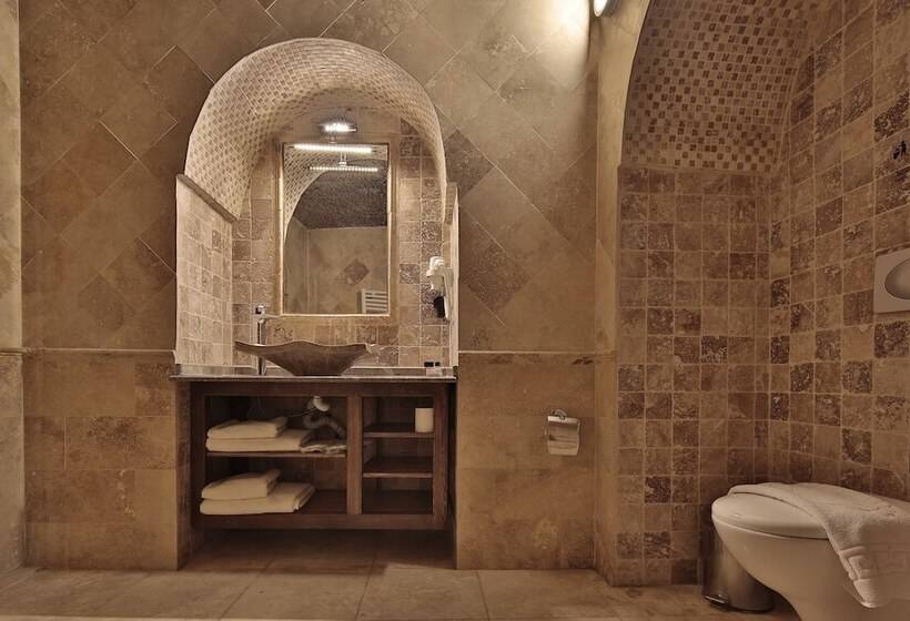 اتاق استاندارد, Shoestring Cave House