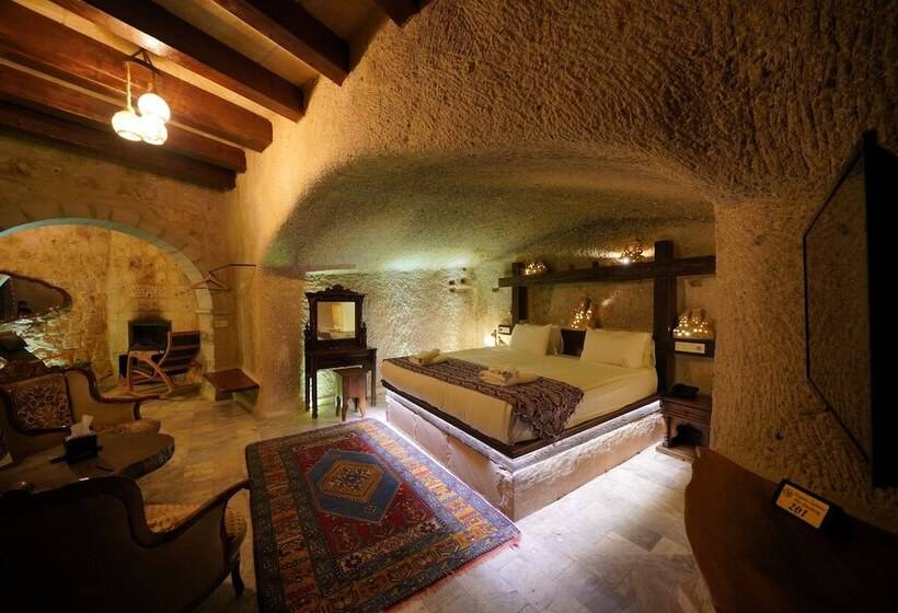 スイート, Shoestring Cave House