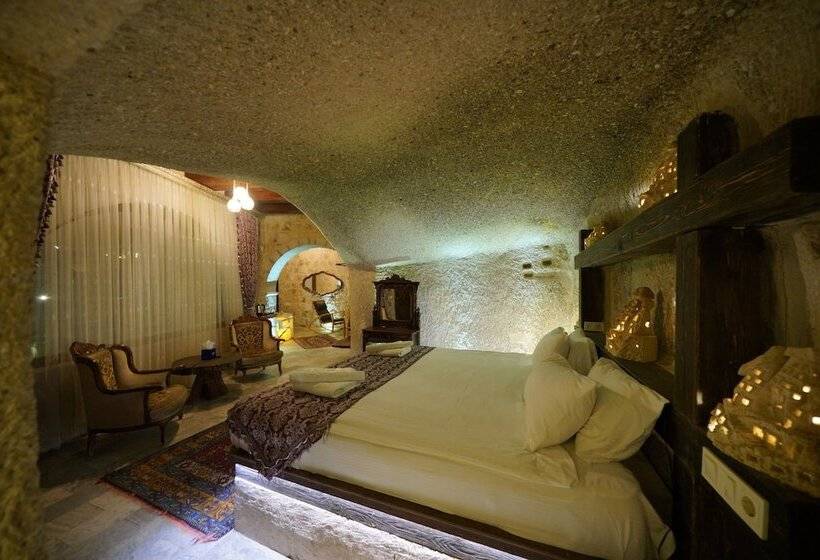 スイート, Shoestring Cave House