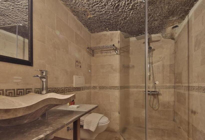 اتاق خانوادگی, Shoestring Cave House