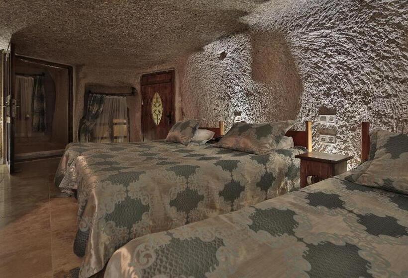 غرفة عائلية, Shoestring Cave House