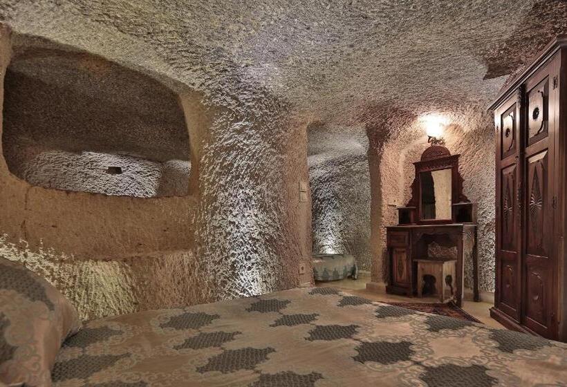 ファミリールーム, Shoestring Cave House