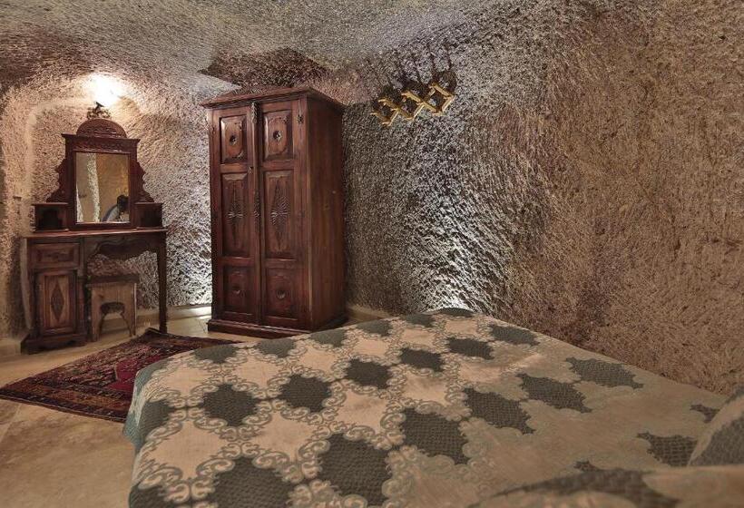 اتاق خانوادگی, Shoestring Cave House